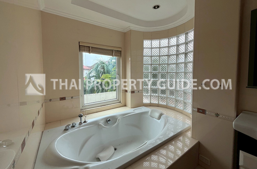 House with Shared Pool in Sukhumvit 